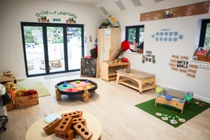 Nursery photograph 1770978535151 - profile view