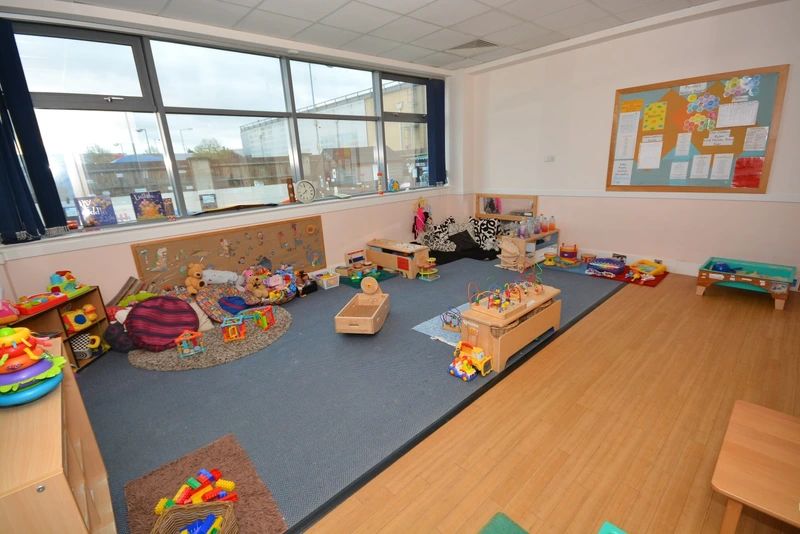 1775136942301-0003-basildon-room-3.jpg