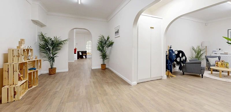 1775135878563-0002-sonning-lane-room2.jpg