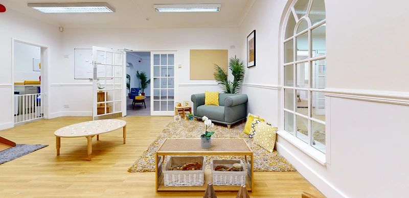 1775135878563-0003-sonning-lane-room3.jpg