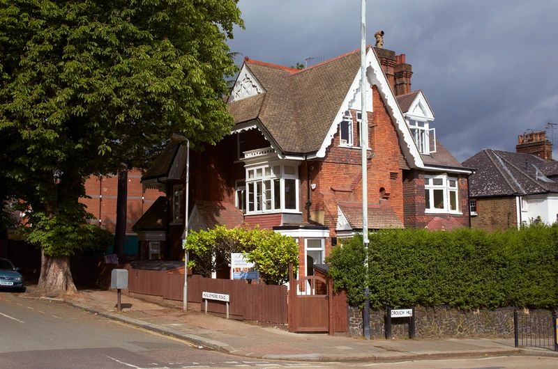 1775136406562-0003-crouchend1.jpg