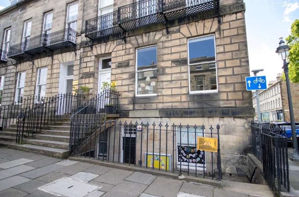 Profile image 1774901455608 of 15 Nursery photograph 1774901455608 - profile view