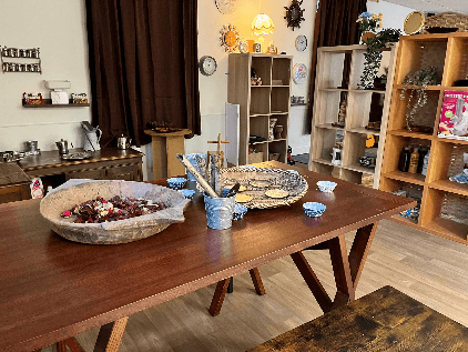 Profile image 1766920802916 of 15 Nursery photograph 1766920802916 - profile view